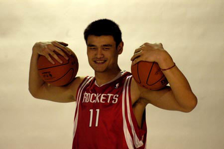 阿斯：维尼修斯希望继续为皇马效力，续约谈判已步入正轨（阿斯：维尼修斯愿留皇马，续约进程正稳步推进）