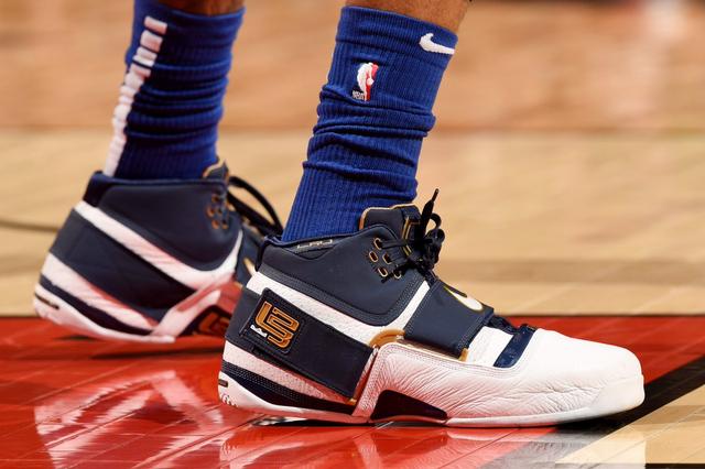 拜仁莱万多夫斯基关键进球锁定胜局（莱万多夫斯基关键破门助拜仁锁定胜利）