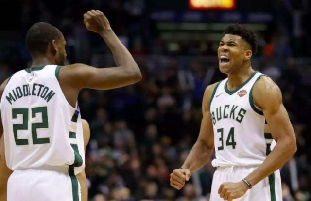 图片报：因极端球迷大规模燃放烟火，拜仁将面临欧足联的处罚（《图片报》：球迷大规模燃放烟火，拜仁恐遭欧足联惩处）