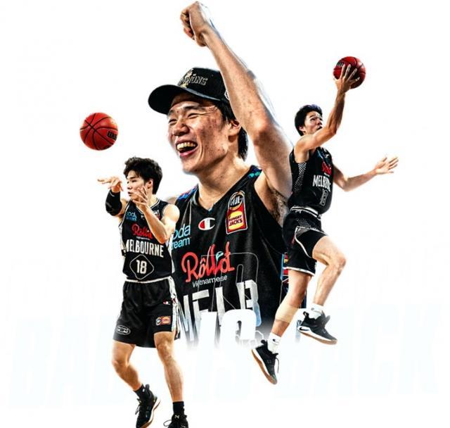 两万球迷观看新诺坎普首堂训练课，阿劳霍盛赞球场并感谢球迷（两万球迷见证新诺坎普首次公开训练，阿劳霍盛赞球场并向球迷致谢）