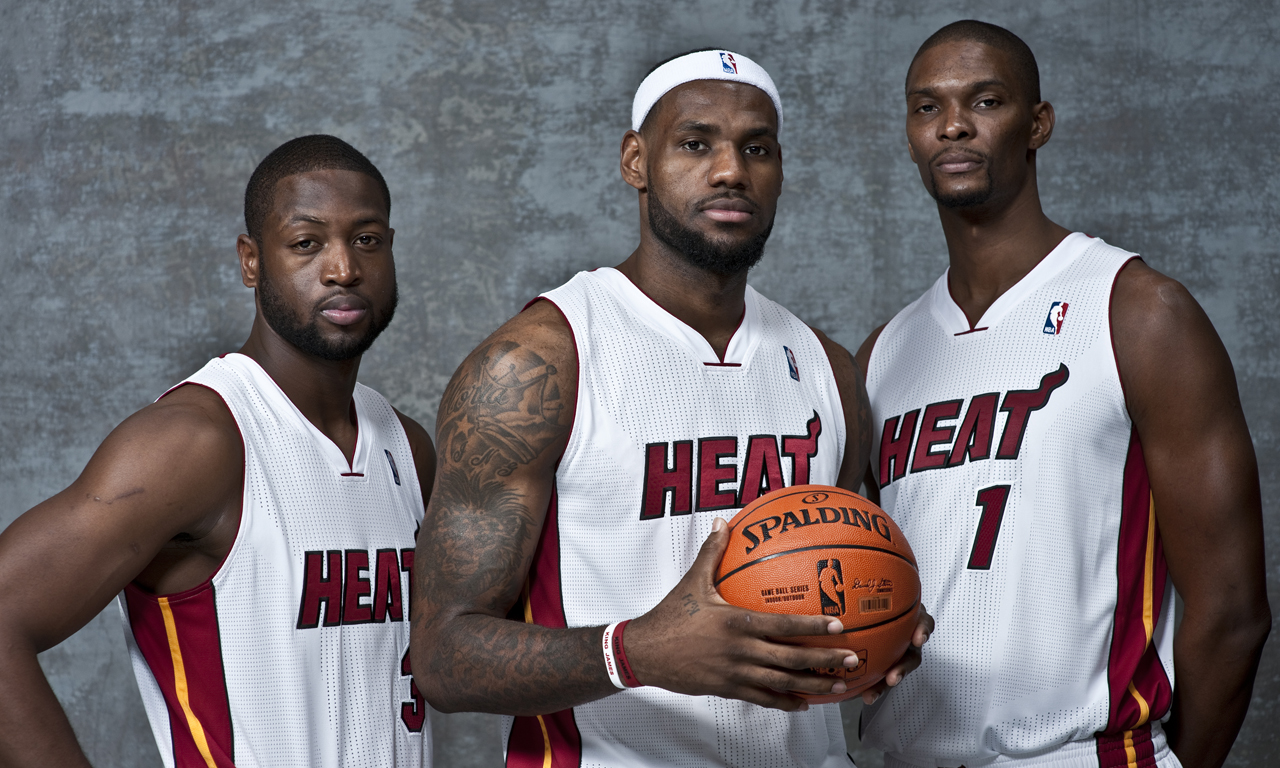 拜仁慕尼黑客场大胜沙尔克04（拜仁客场横扫沙尔克04）