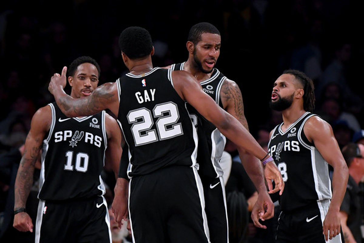 曾引起争议，西安国际足球中心草坪已重新铺设，明年3月达标（争议已成过去：西安国际足球中心草坪完成重铺，预计明年3月达标）