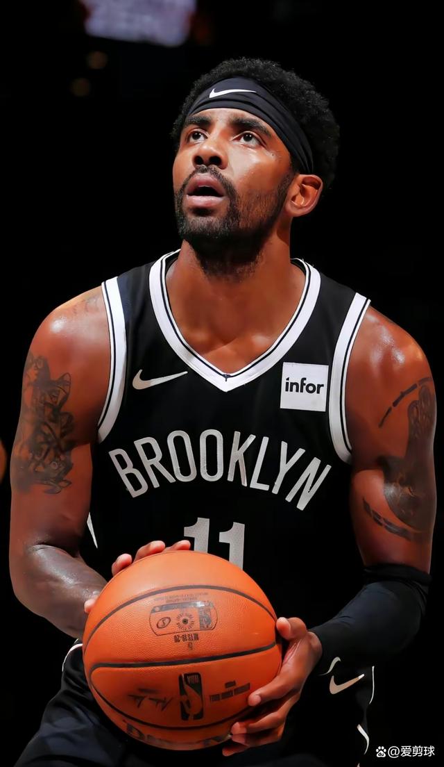 李帅与海港球迷同庆：尊敬的四星球迷，冠军是我们一起拿到的（李帅携海港球迷同欢：向四星拥趸致敬，冠军由我们共同捧起）