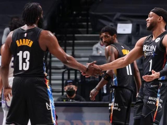 记者：申花今日奔赴天津，战津门虎应该会面临破密集防守难题（申花今日做客天津，撬开津门虎密集防线或成最大考验）