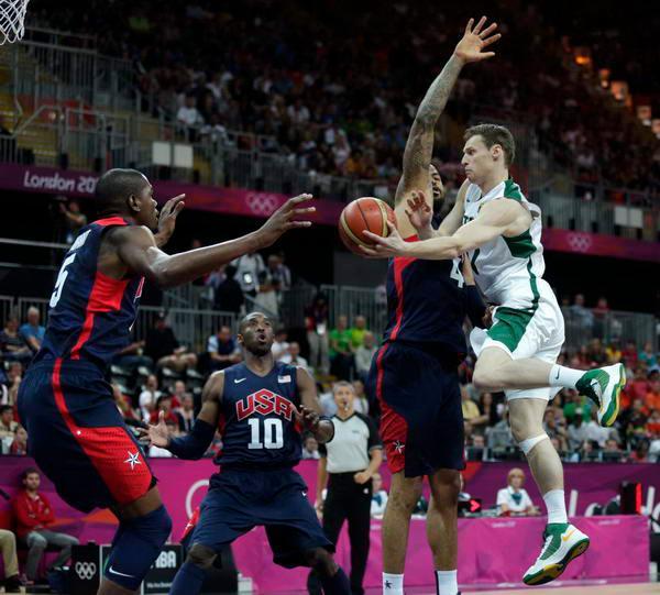 洛杉矶银河经理：伊布真的认为自己是上帝，他是个特别的家伙（洛杉矶银河主帅称伊布自视如神，确实是个与众不同的人）