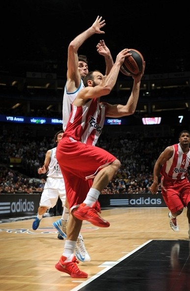 记者：郑智有望接替邵佳一执教青岛西海岸（媒体称郑智或接棒邵佳一执掌青岛西海岸）